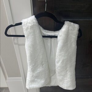 Chic Kids' Faux Fur Vest in White(Ships from OR)